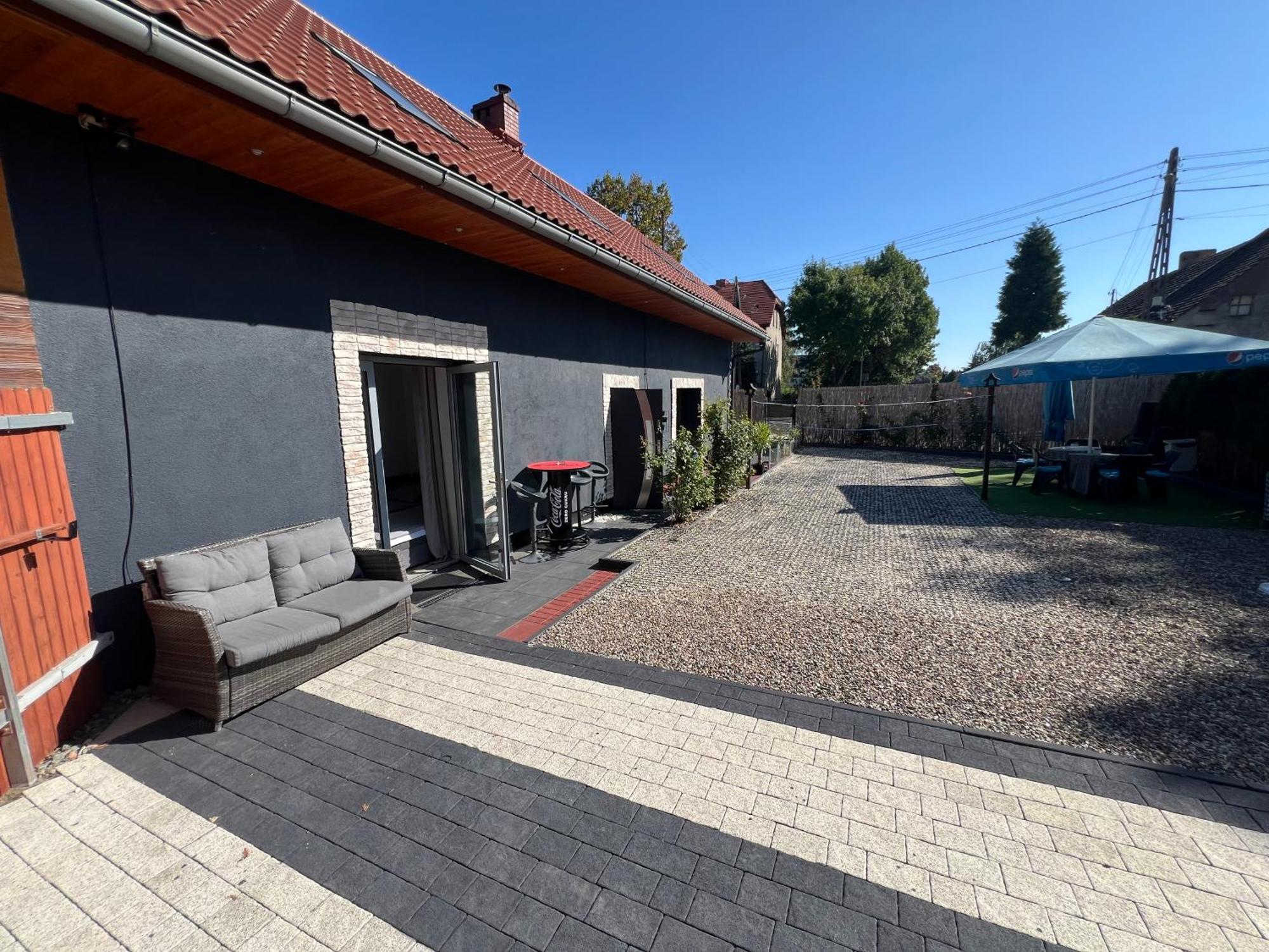 Przytulny Zakatek Aparthotel Zerniki Wroclawskie Luaran gambar